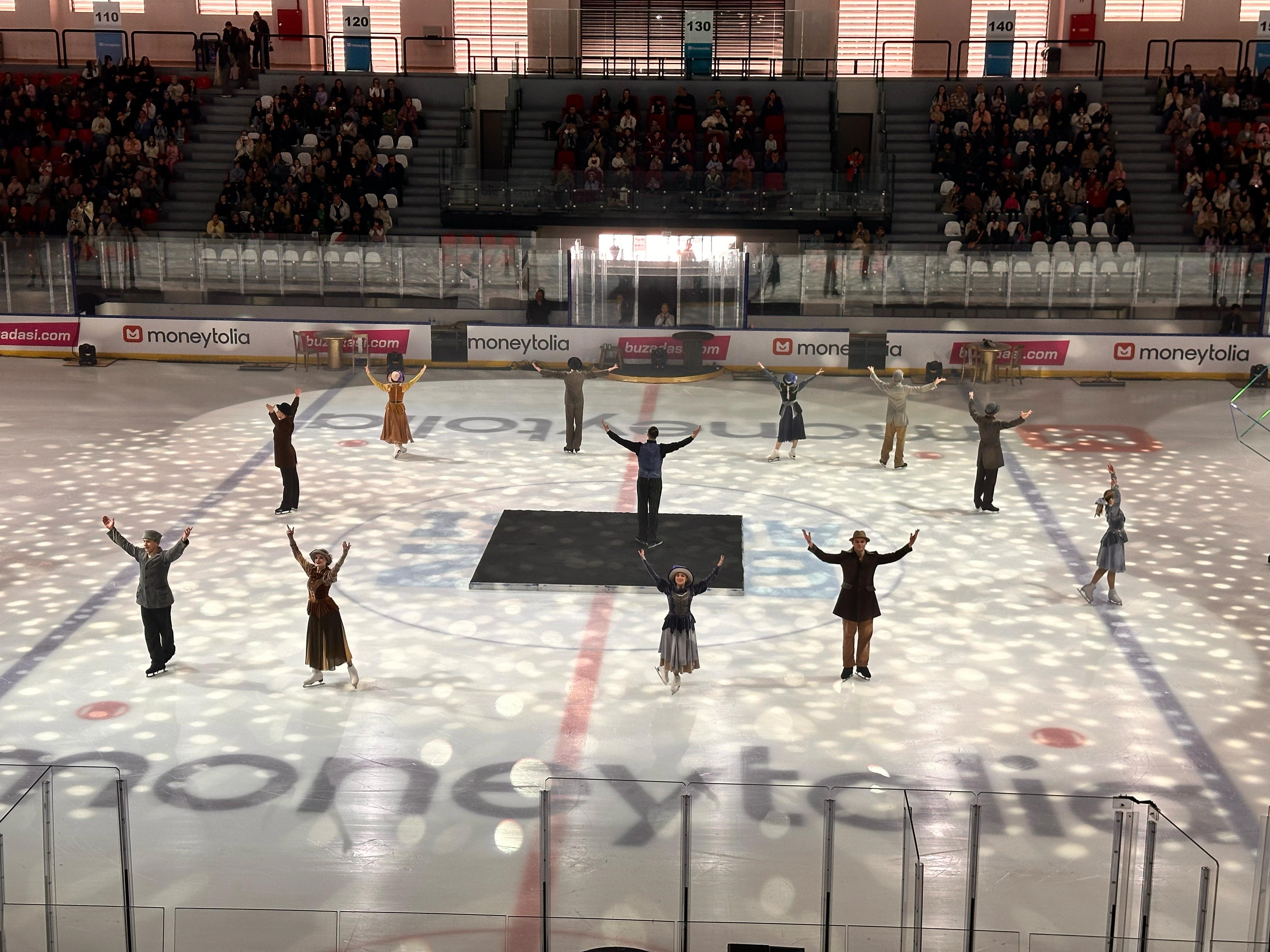 Cinderella on Ice gösterisinin ilki, Zeytinburnu Buz Adası'nda seyirciyle buluştu-1393 etkinliği yapıldı