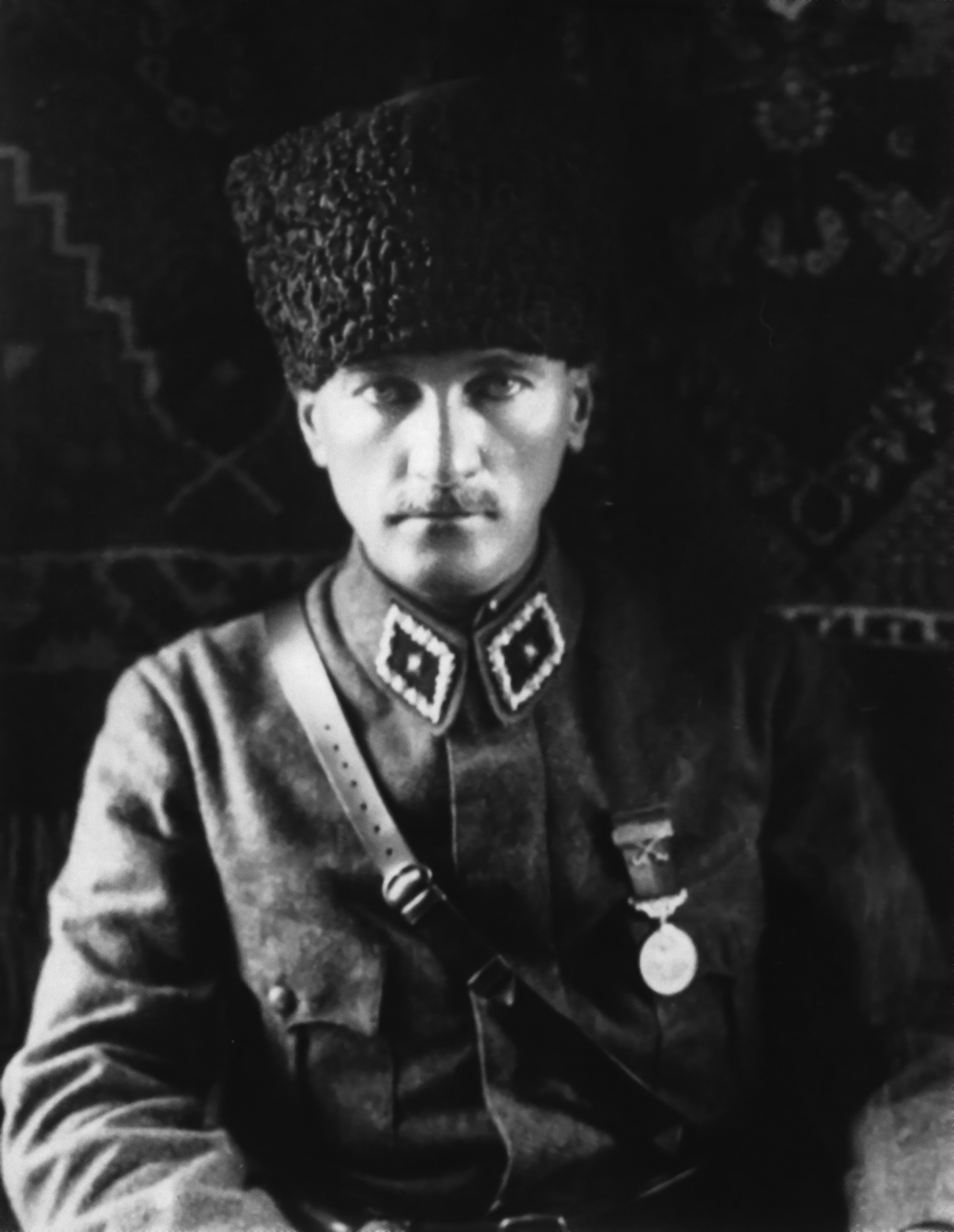 "Karanlıkta Akan Bir Yıldız: Mustafa Kemal Atatürk" sergisi Humanis’ in organizasyonuyla İstanbul’da açıldı-1395 etkinliği yapıldı