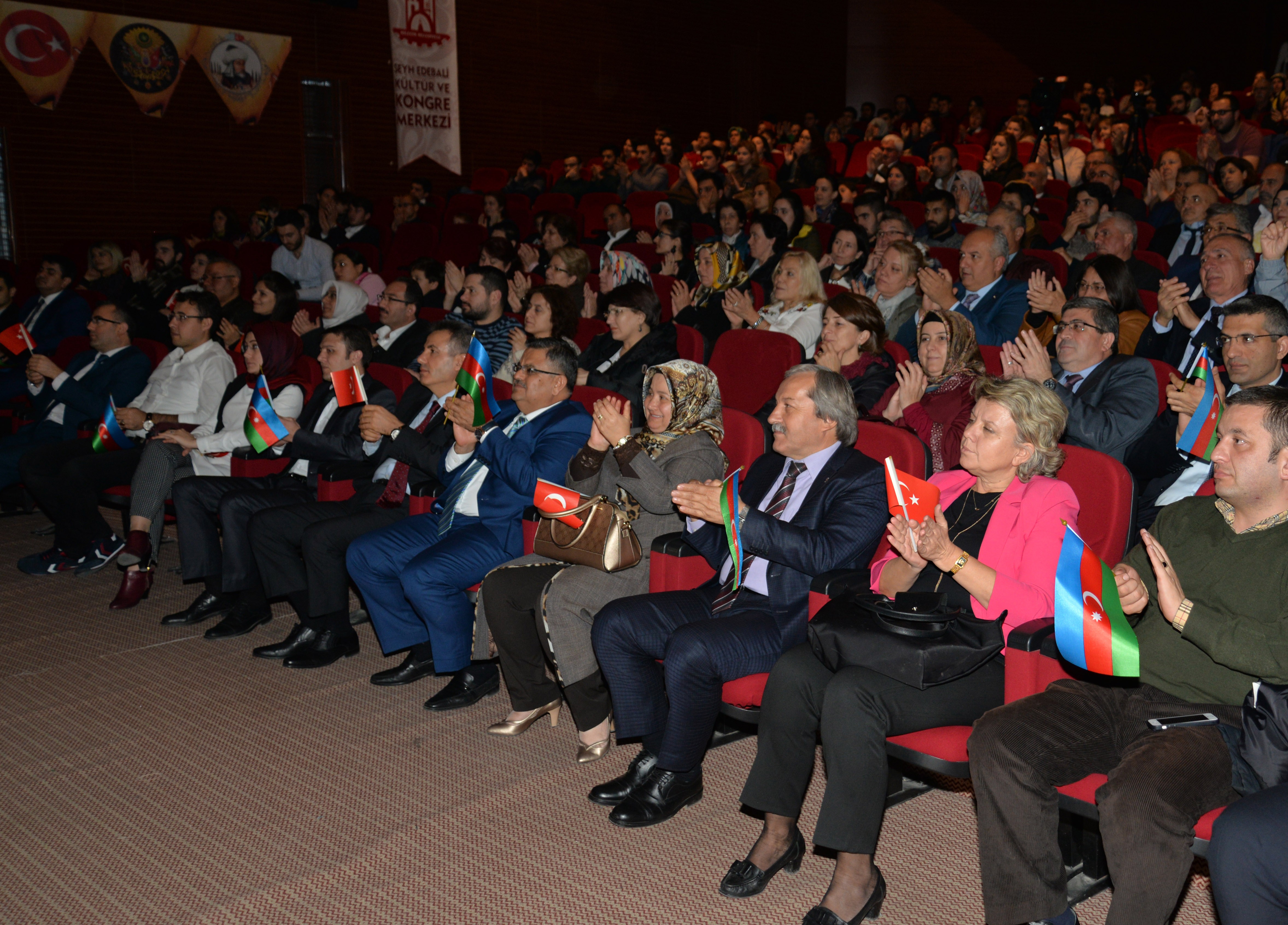 Behzat Uygur: "Tiyatro, dizi sektörünün arkasında kalmaz"-1466