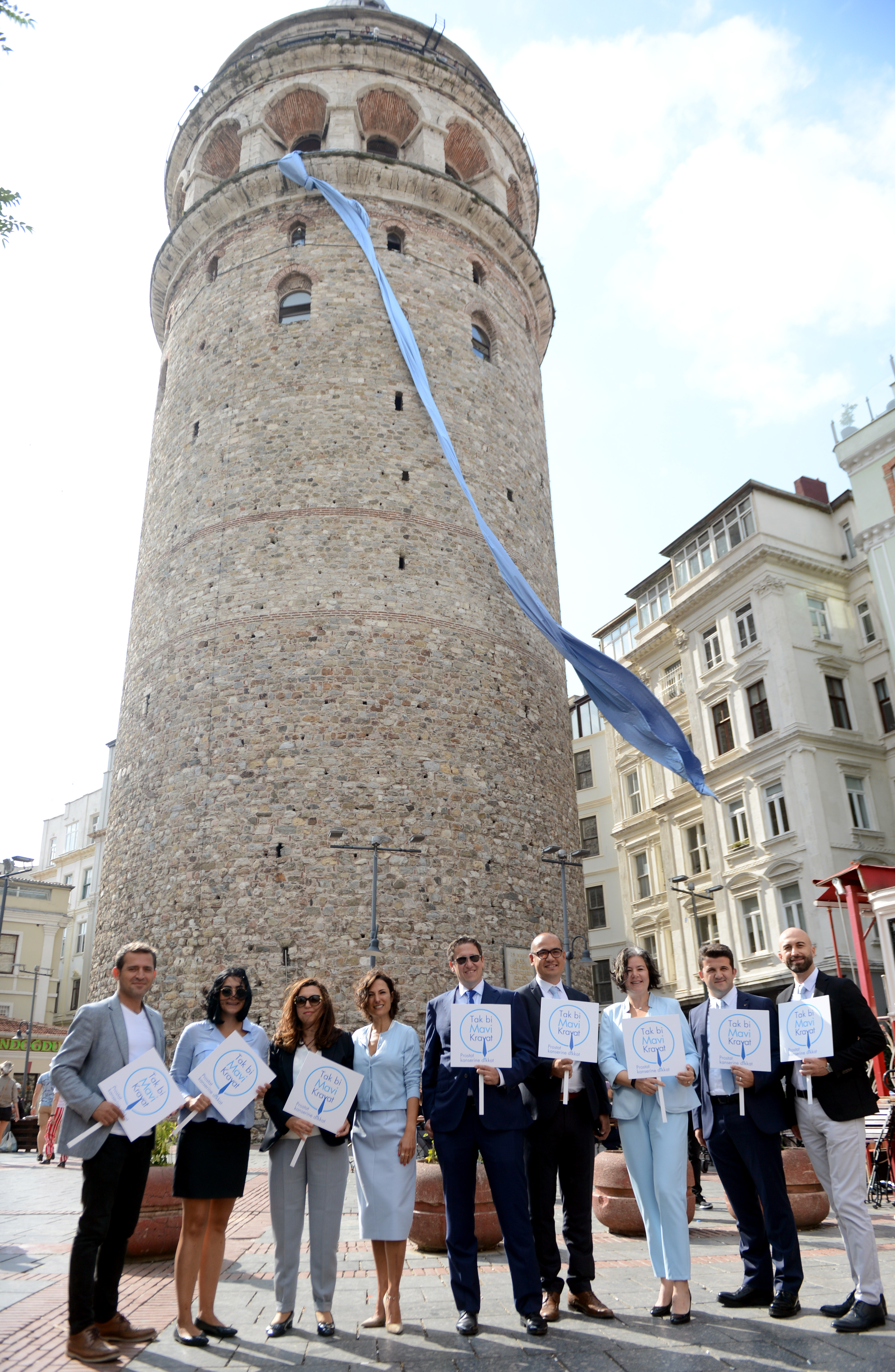 Galata Kulesi prostat kanserine dikkat çekmek için mavi kravat taktı-724 etkinliği yapıldı
