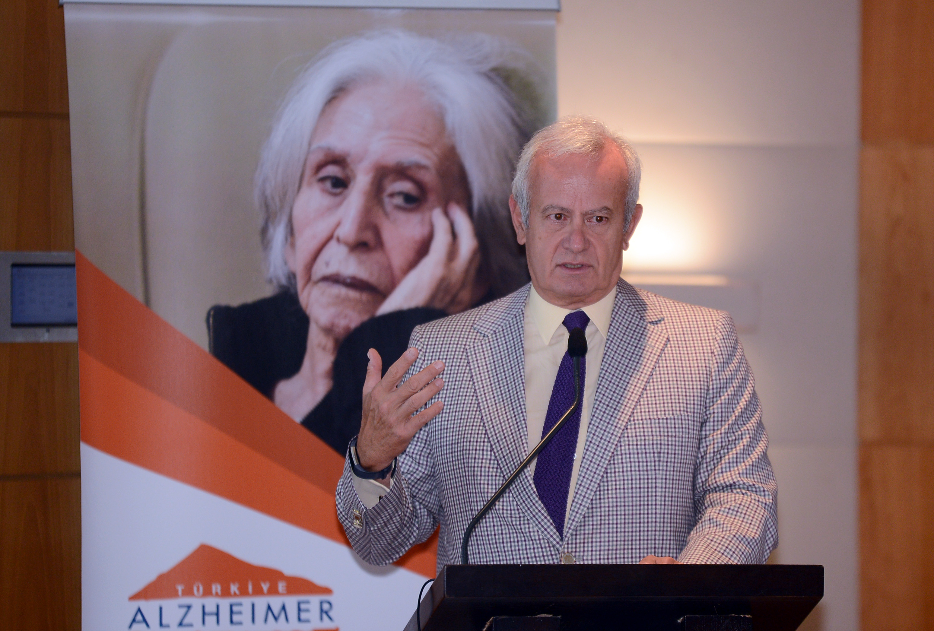 ''Türkiye'de yaklaşık 600 bin Alzheimer hastası, yaklaşık 1 milyon demans hastası var''-2354